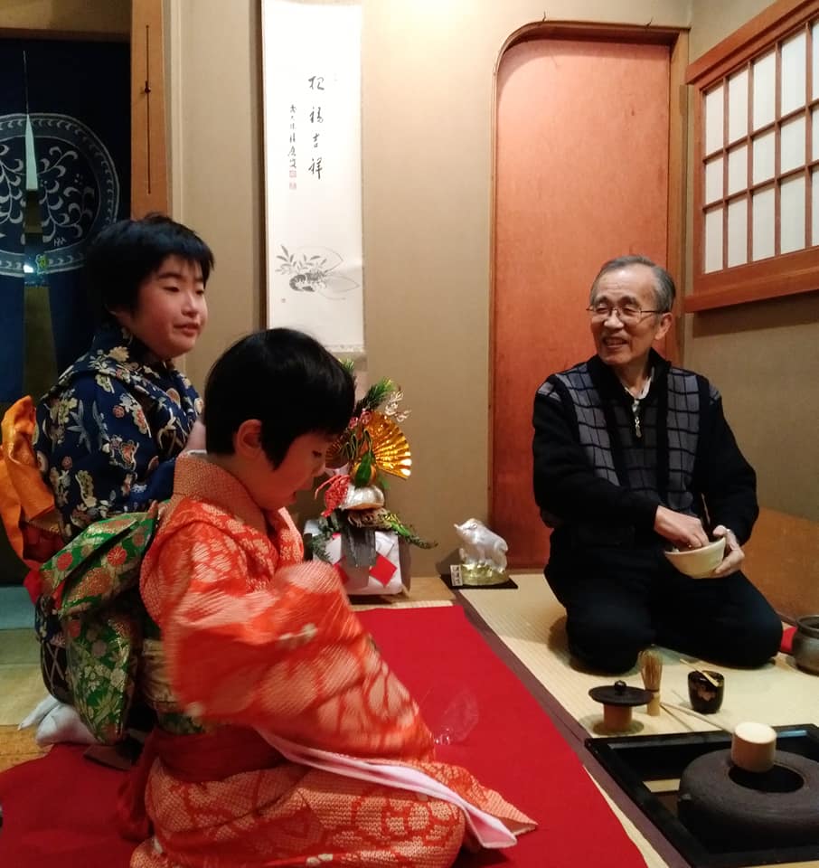 お正月は、博多の馴染みのお茶屋さんでおいしいお抹茶とお菓子をいただきました。